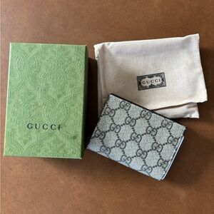 Gucci Beige GG Supreme Card & Key Holder